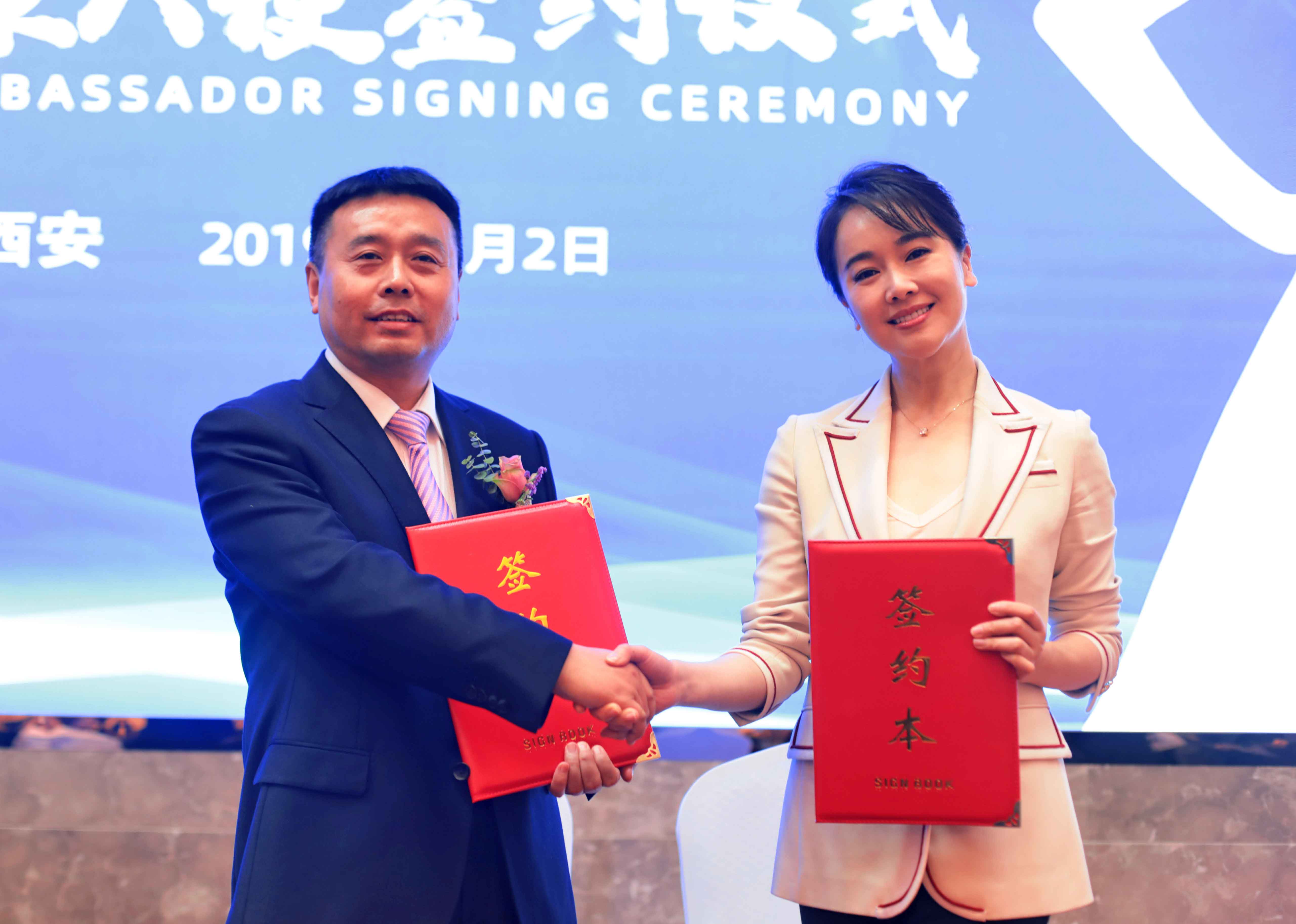 西部網：演員左小青西安簽約 出任色虎在线观看陝西羊奶粉形象大使